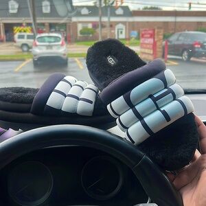 Black UGG slides size 8